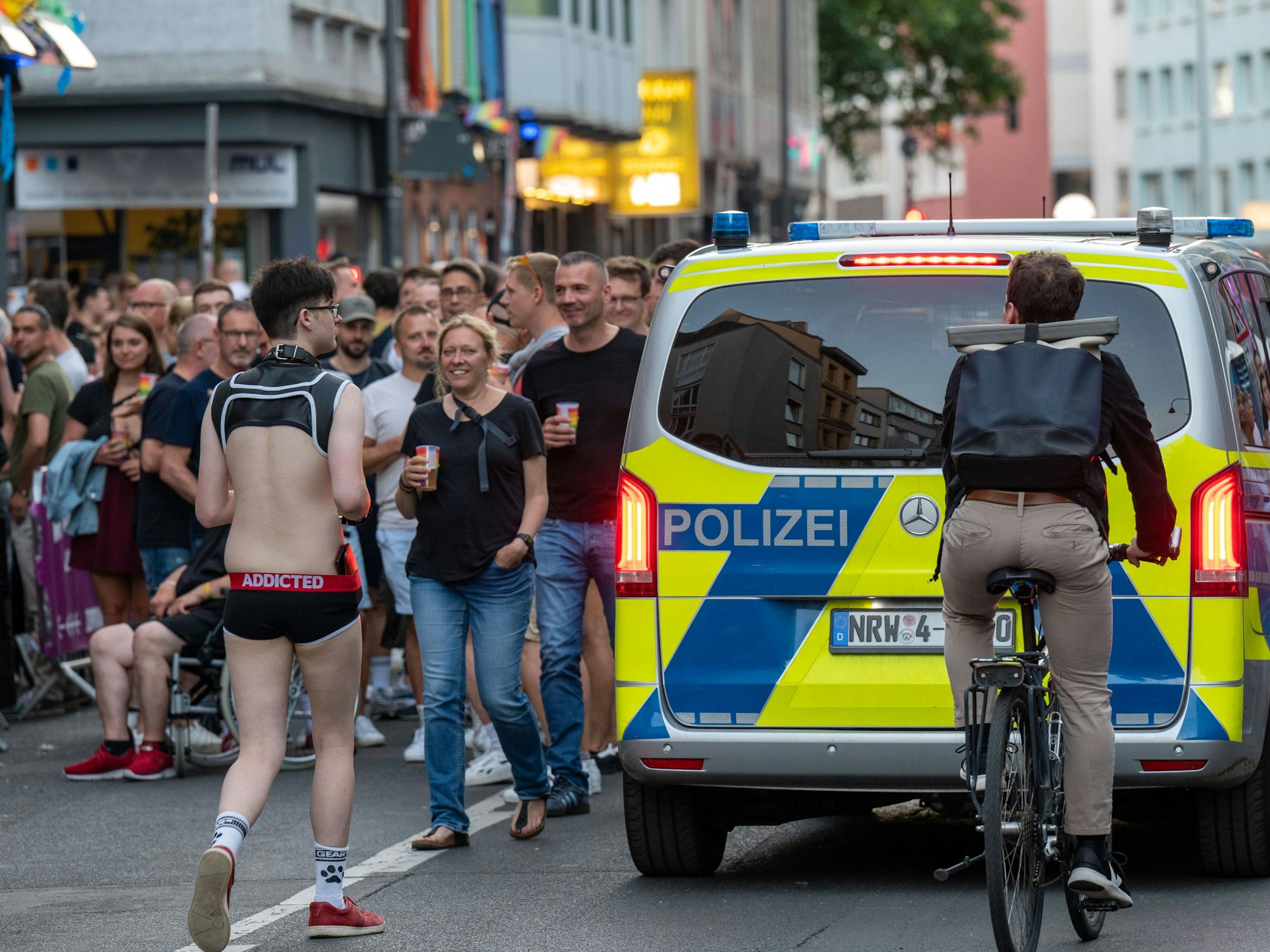 ColognePride (CSD-Straßenfest) in der Schaafenstraße.