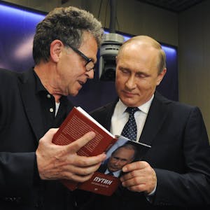 Hubert Seipel und Wladimir Putin treffen sich 2016 in Moskau. Seipel schrieb eine Putin-Biografie