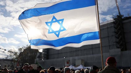 Ein Israel-Flagge bei einer Demo Anfang November in Köln.