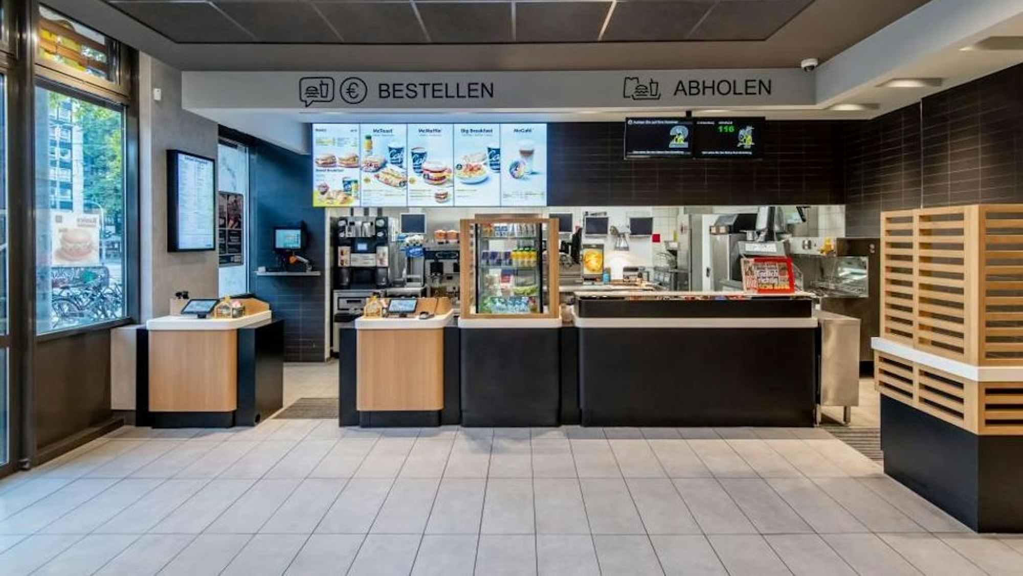Innenansicht der McDonald's-Filiale am Barbarossaplatz