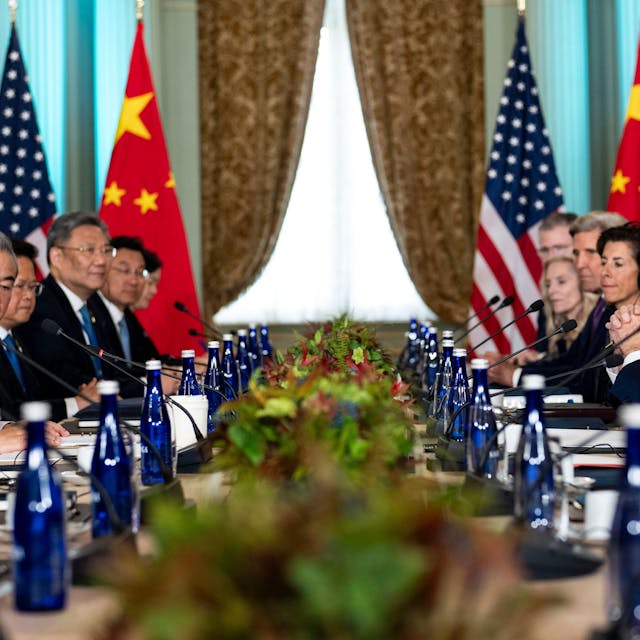 Historisches Treffen im US-amerikanischen Woodside: US-Präsident Joe Biden (r.) und Chinas Präsident Xi Jinping treffen sich nach monatelangen Spannungen.