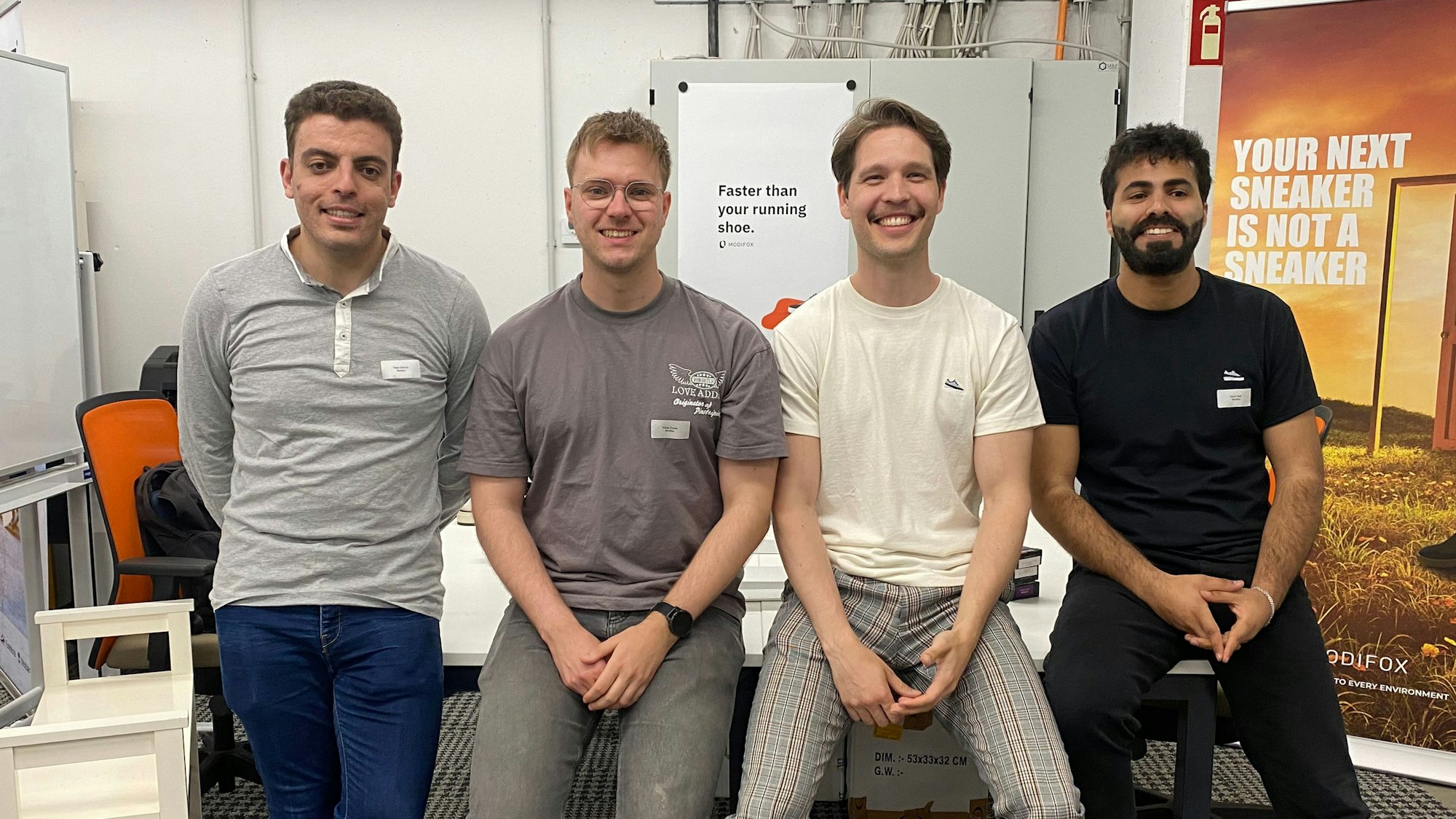 Das Team von Modifox: v.l. Wael Gdoura, Tobias Duven, Devin Agca und Karim Abdi. Das von der TH Köln unterstützte Start-up hat einen Hausschuh mit Wechselsohle entwickelt.