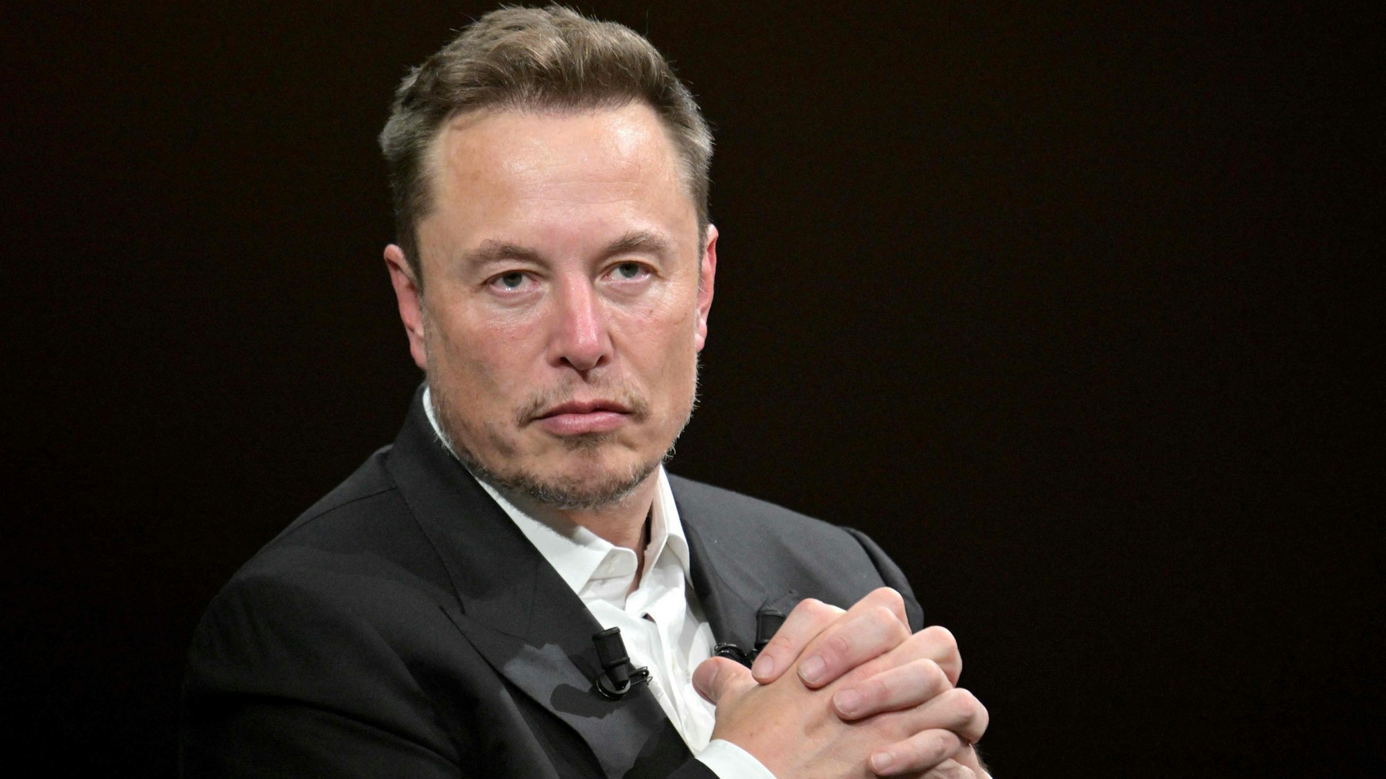 Multimilliardär Elon Musk steht nach Äußerungen über jüdische Gemeinsschaften und den ukrainischen Präsidenten Wolodymyr Selenskjy in der Kritik