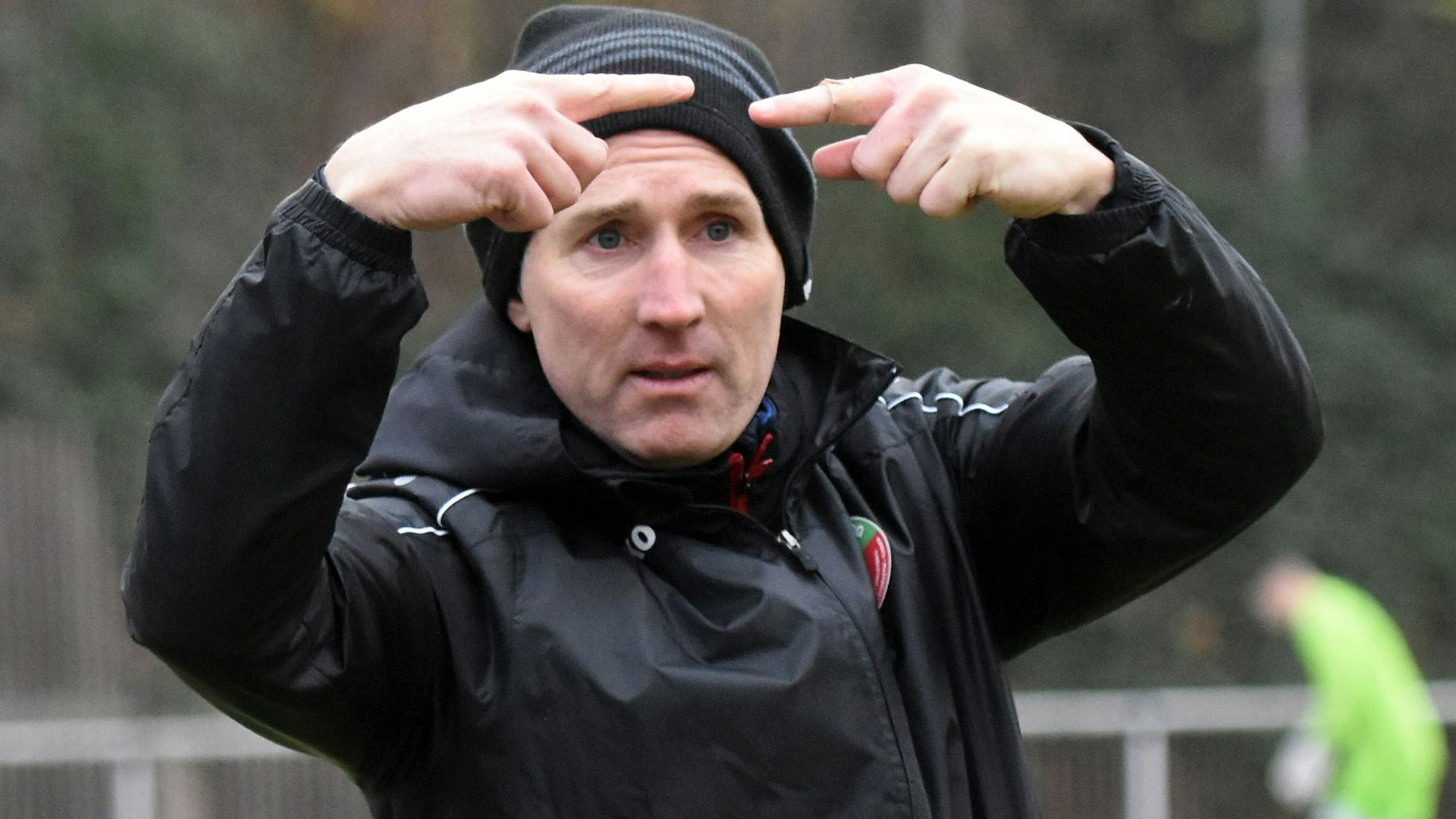 Stefan Behr O'Hara steht am Sonntag als Co-Trainer für den TuS Oberpleis an der Seitenlinie.
