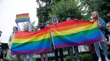 Aktivisten der LGBT-Bewegung demonstrieren in Moskau für ihre Rechte.