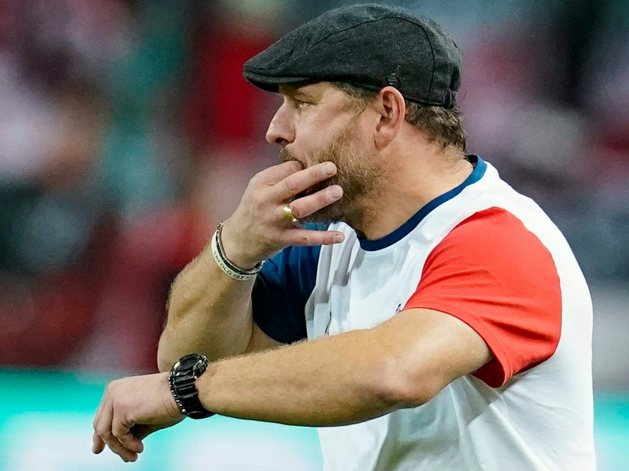 Kölns Trainer Steffen Baumgart reagiert an der Seitenlinie.
