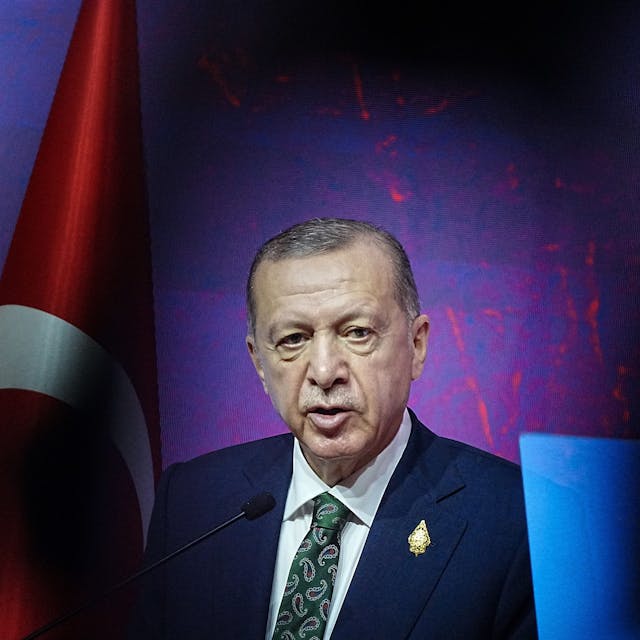 Der türkische Recep Tayyip Erdogan hat sich positiv über die Hamas geäußert, trotz der antisemitischen Positionen wird er in Berlin empfangen.