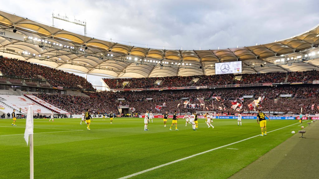 Ein Blick ins Stadion beim Bundesligaspiel zwischen dem VfB Stuttgart und Borussia Dortmund.