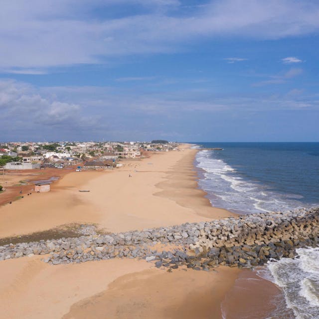 Atlantikküste in Benin: Das Land hat Millionen in die Küstenbefestigung investiert, um Landerosion zu verhindern.