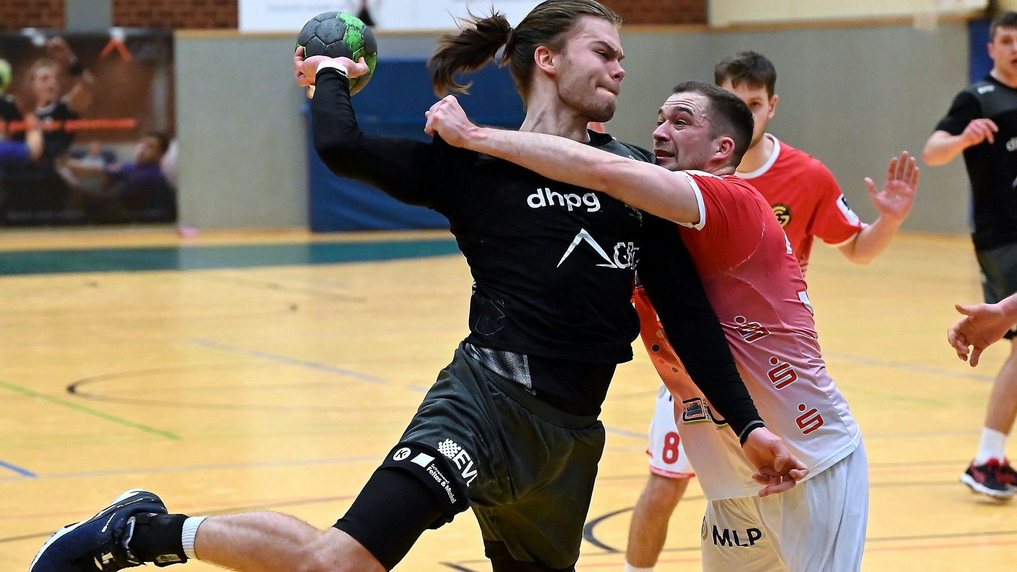 Handball
Opladen - Baunatal

links: Maqurice Meurer (OPL)

Foto: Uli Herhaus