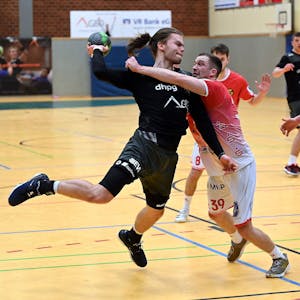 Handball
Opladen - Baunatal

links: Maqurice Meurer (OPL)

Foto: Uli Herhaus