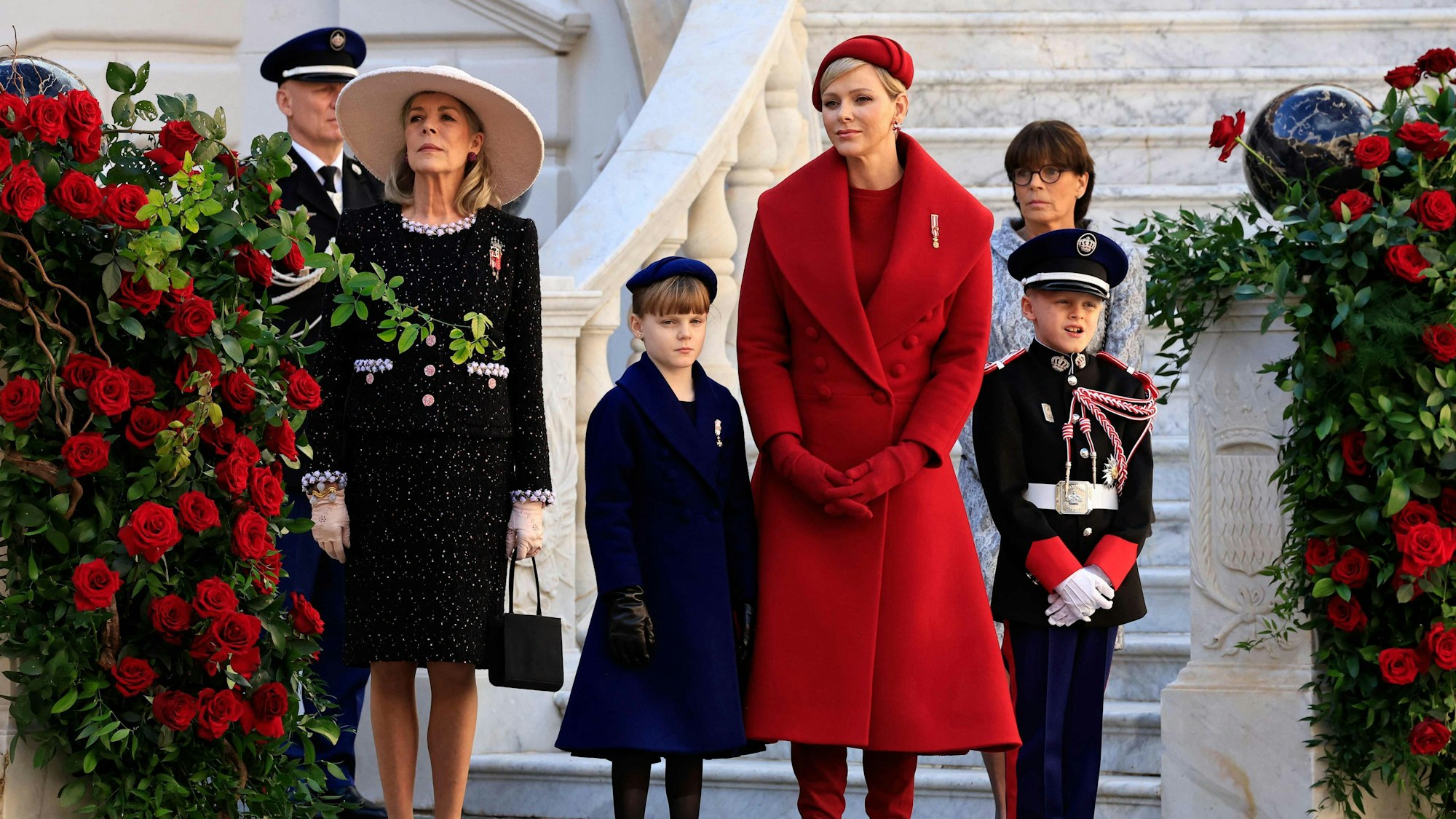 Fürstin Caroline, Fürstin Gabriella, Fürstin Charlène, Fürst Jacques und Fürstin Stephanie nehmen an einer Zeremonie zum Nationalfeiertag in Monaco teil