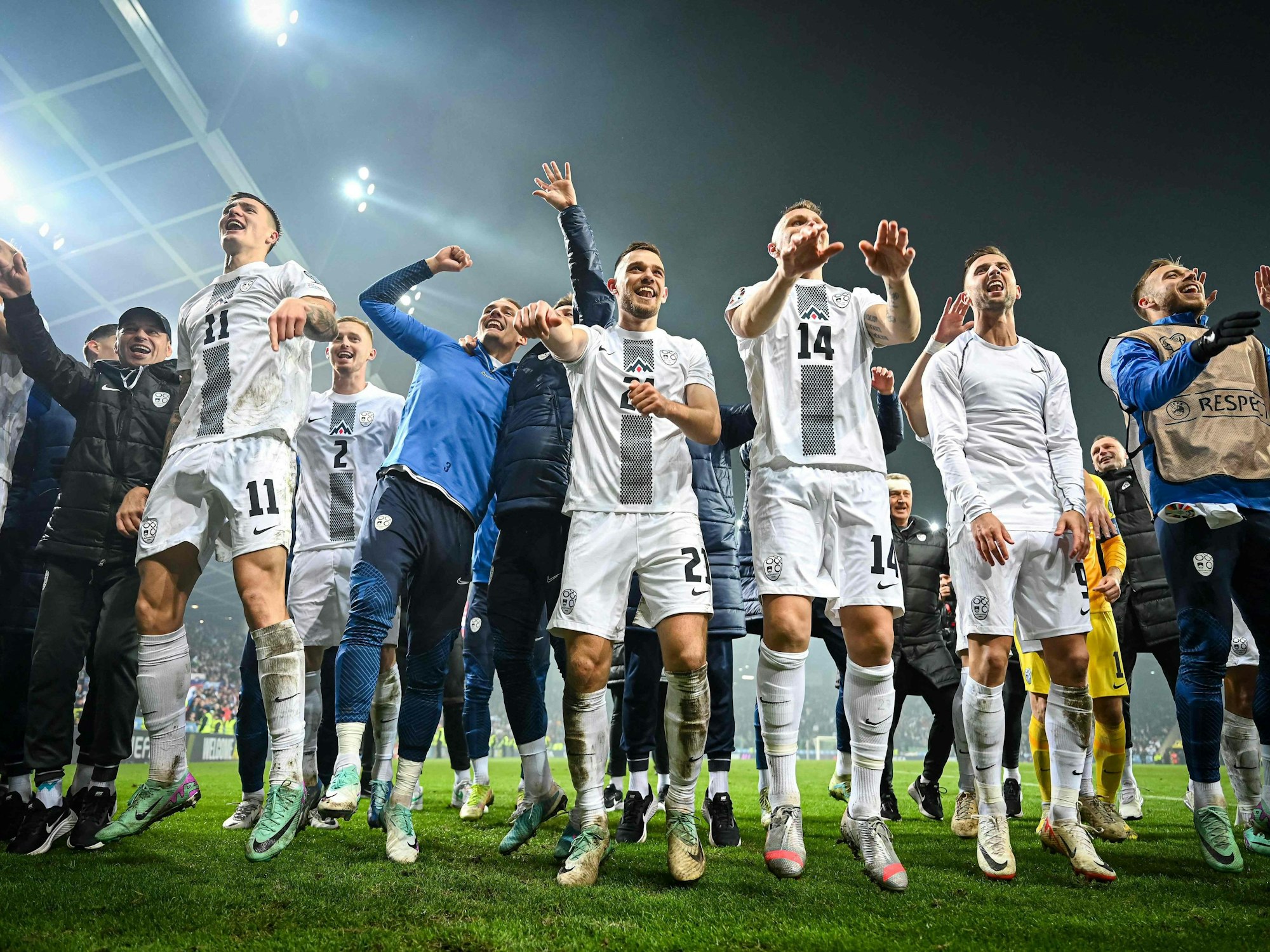 Die Slowenen feiern ihre Qualifikation für die EM 2024.