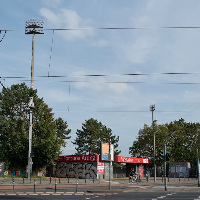 Der Eingang zum Stadion von Fortuna Köln an der Pohligstraße.