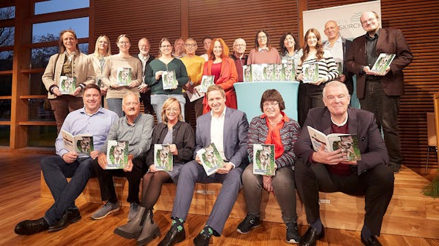 Das Bild zeigt die Autoren und Verantwortlichen des Kreisjahrbuches.