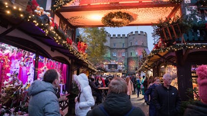 Nikolausdorf: Der Weihnachtsmarkt auf dem Rudolfplatz





