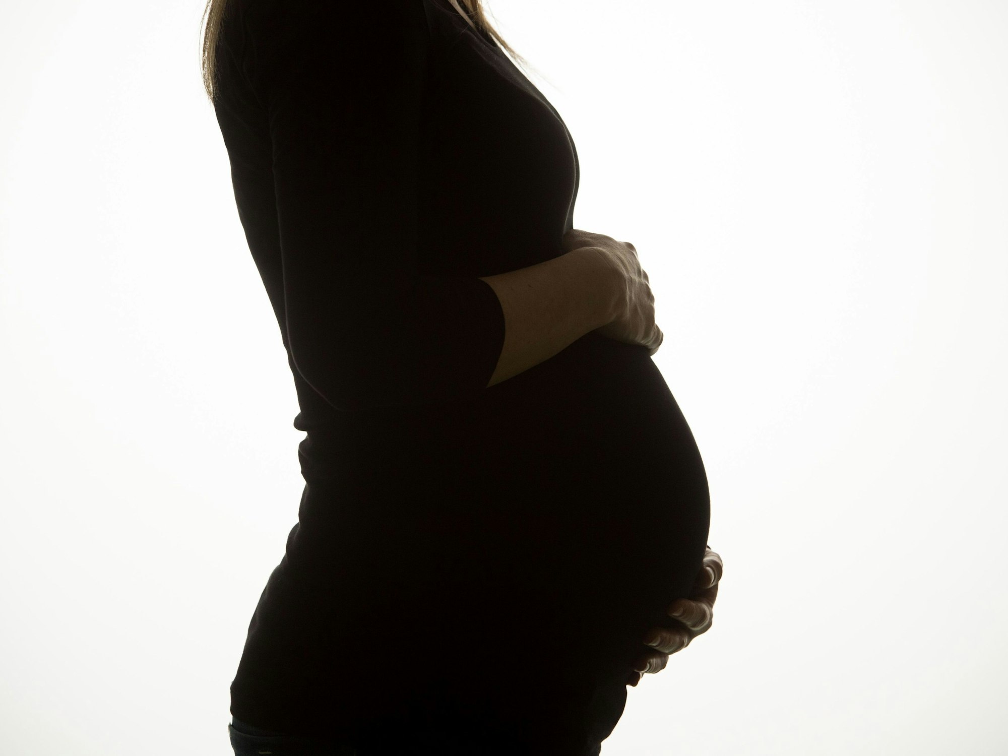 Eine Schwangere im Jahr 2016 am Rande einer Pressekonferenz für die Messe Babywelt in Dresden.