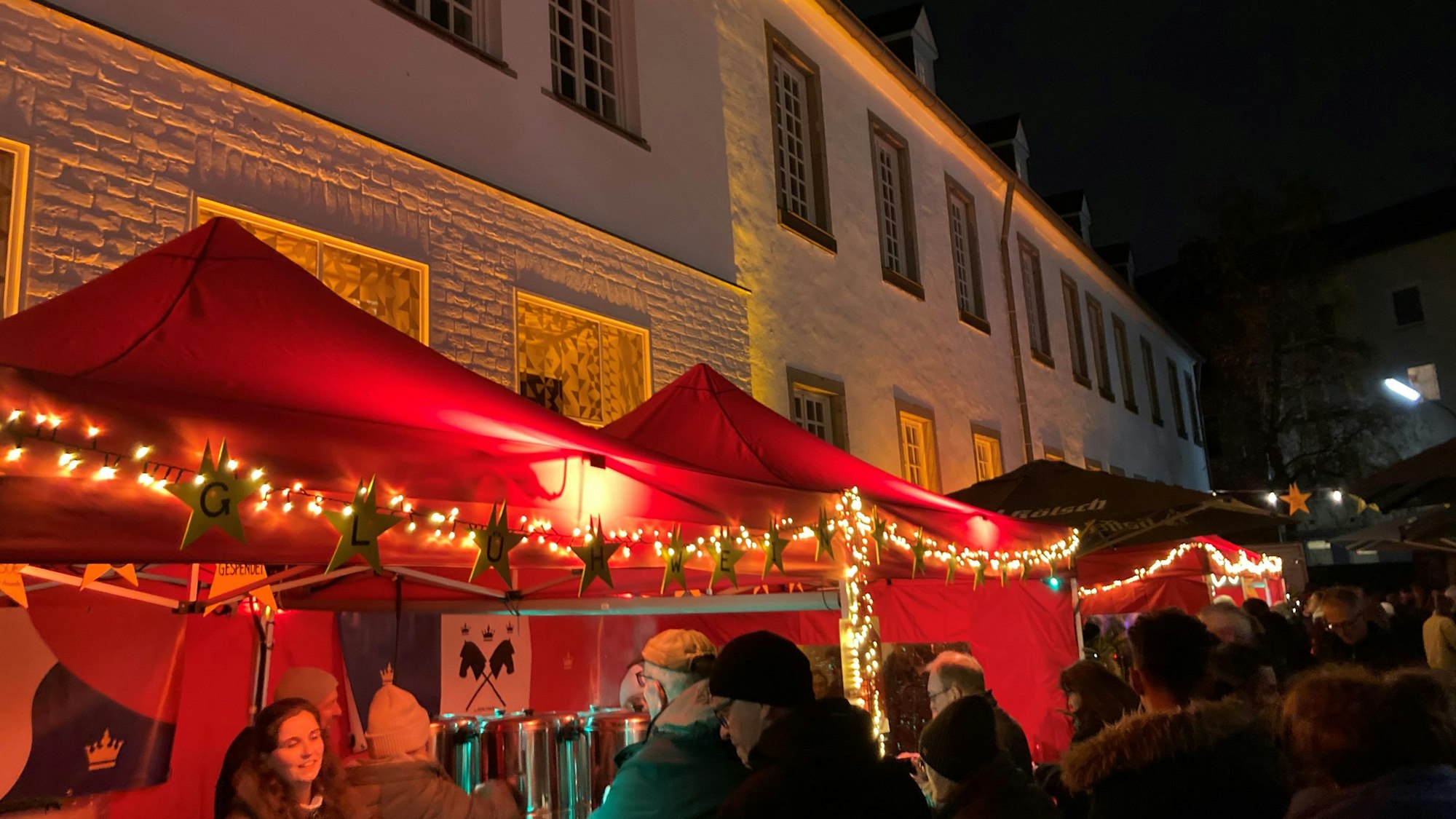 Weihnachtsmarkt der KG Ponyhof im Innenhof der Kartäuserkirche