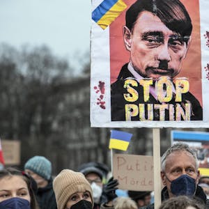 Bei einer Kundgebung in New York wird Wladimir Putin mit Adolf Hitler verglichen. Der Kremlchef teilt diese Gemeinsamkeit mit anderen internationalen Politikern. (Archivbild)


