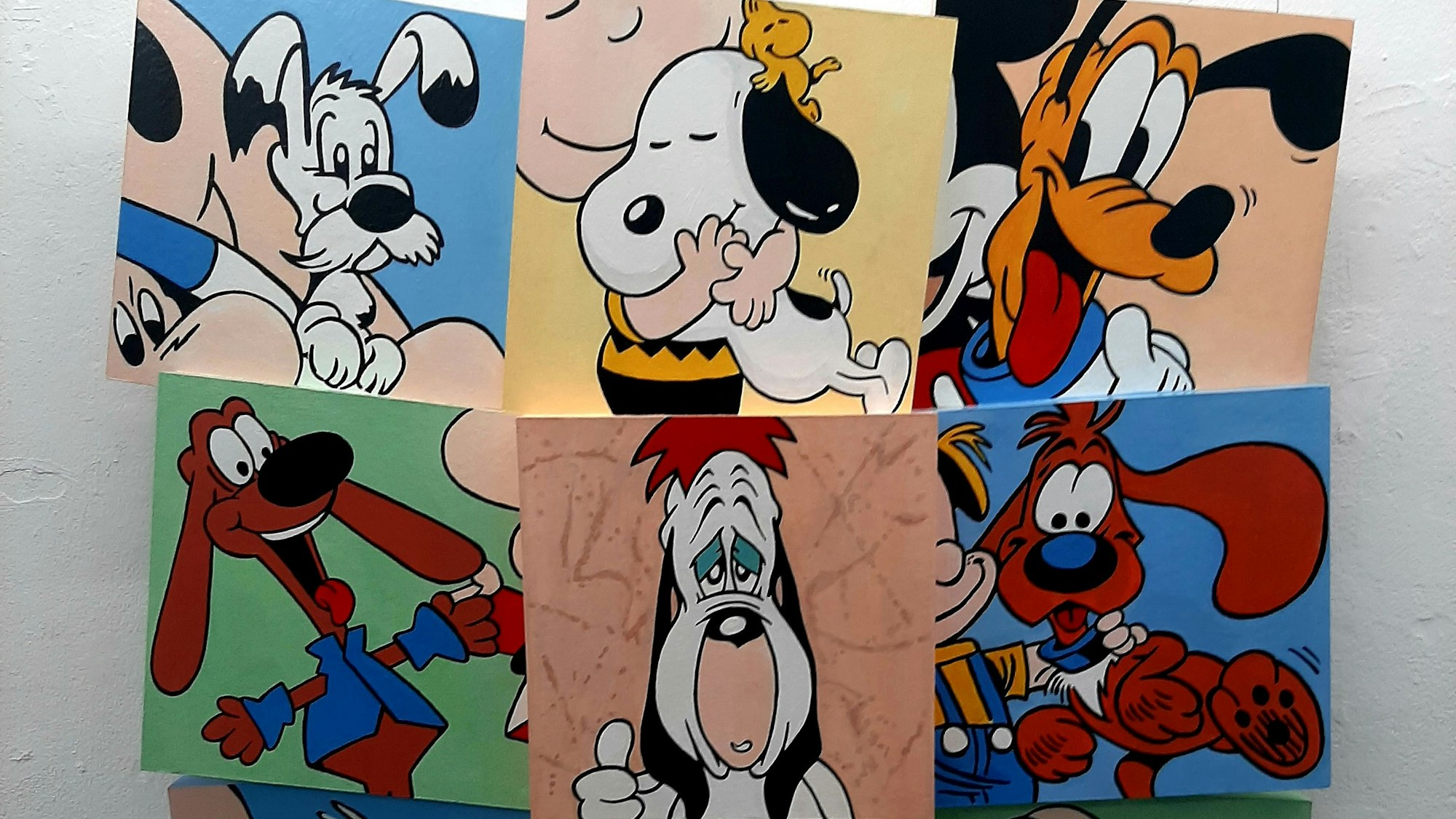Thomas Ernst collagierte berühmte Cartoon-Hunde.