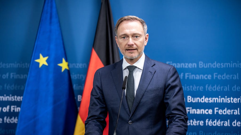 Christian Lindner (FDP), Bundesminister der Finanzen, gibt am Donnerstag ein Pressestatement zu den Auswirkungen des Urteils des Bundesverfassungsgerichts zur Verwendung von Haushaltsmitteln.