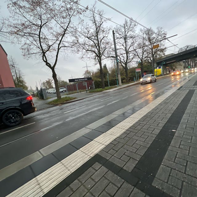 Auf der Fläche an der Siegburger Straße in Poll kann sich die SPD in der Bezirksvertretung Porz einen Supermarkt vorstellen. 