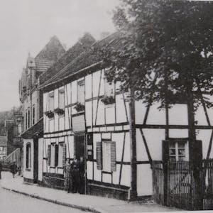 Die alte Gaststätte Om Schlöm in Bergisch Gladbach um 1920.