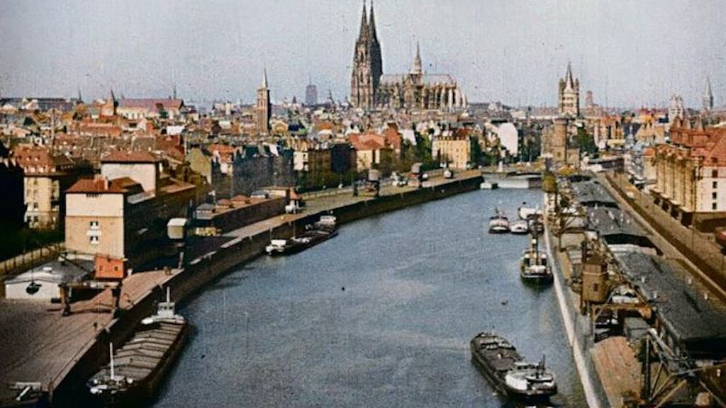 Ein Blick auf den Kölner Rheinauhafen im Süden der Stadt Ende der 1920er Jahre.