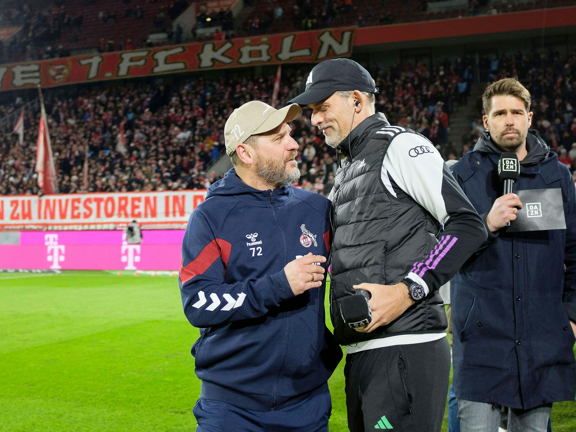 Steffen Baumgart steht vor dem Spiel zwischen Köln und Bayern neben Thomas Tuchel.