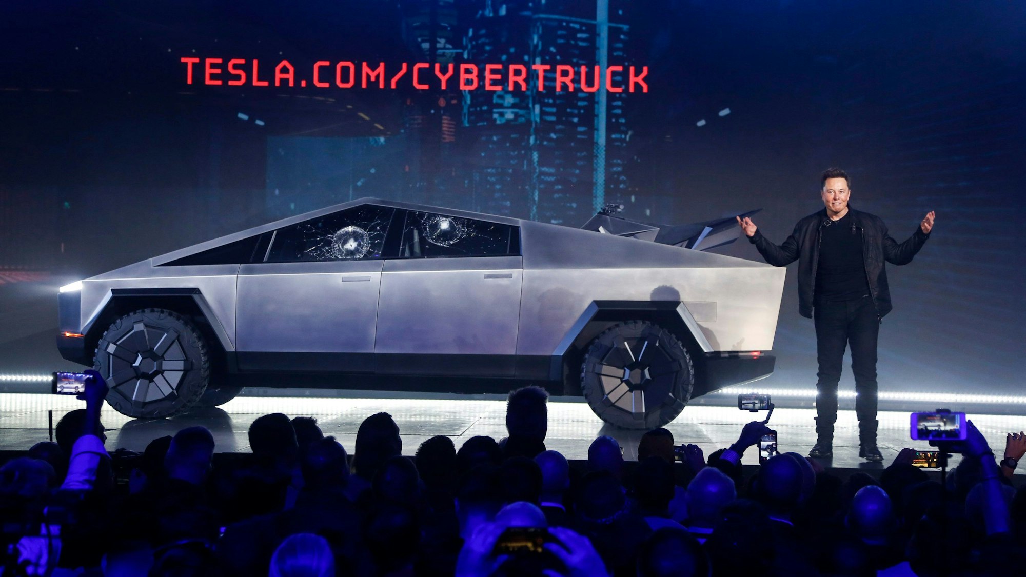 Elon Musk hat in Texas den Cybertruck von Tesla vorgestellt.
