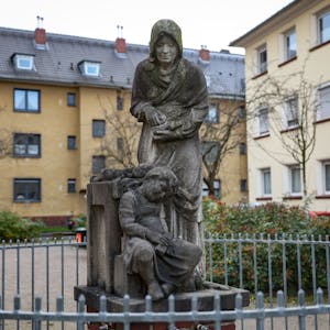Der Barbarabrunnen in der Ennenstraße in Köln-Neuehrenfeld



