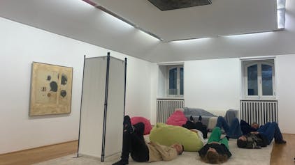 Ein Raum in einem Museum