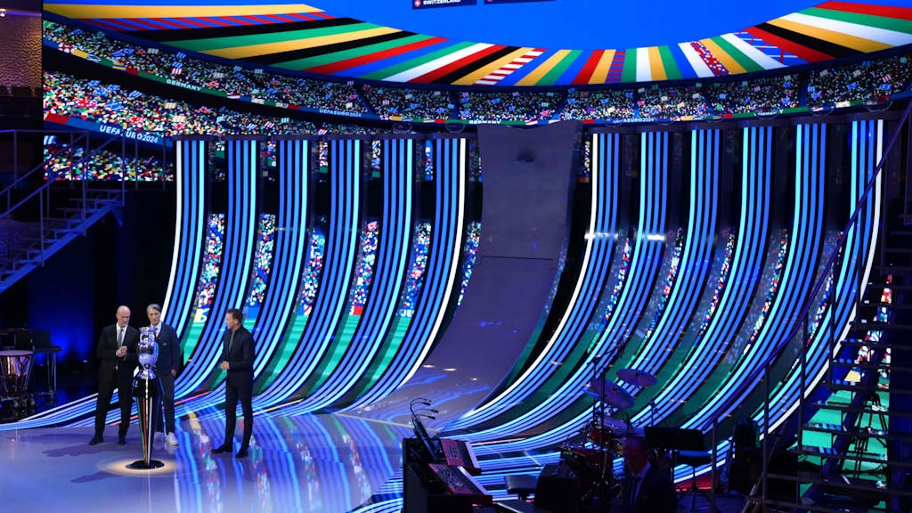 Die Bühne der Gruppen-Auslosung für die EM 2024 in der Elbphilharmonie.