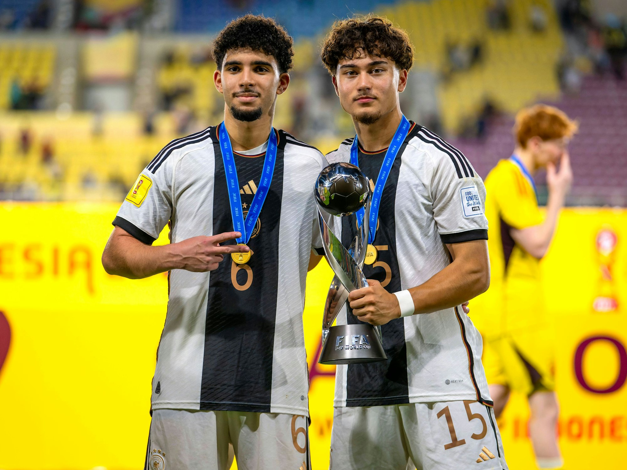 Weltmeister Deutschland feiert den Titel nach dem Sieg im Elfmeterschiessen gegen Frankreich bei der U17-WM: Fayssal Harchaoui und Justin von der Hitz.