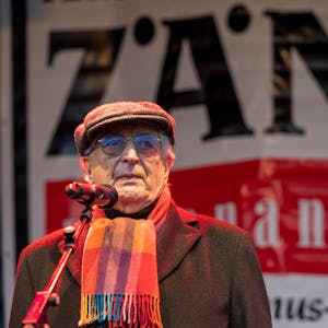Gerhart Baum trat bei der „Arsch huh“-Kundgebung in Köln auf.