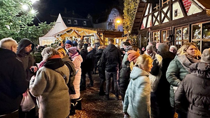 Weihnachtsmarkt Hennef

Hüttenzauber Stadtsoldatenplatz