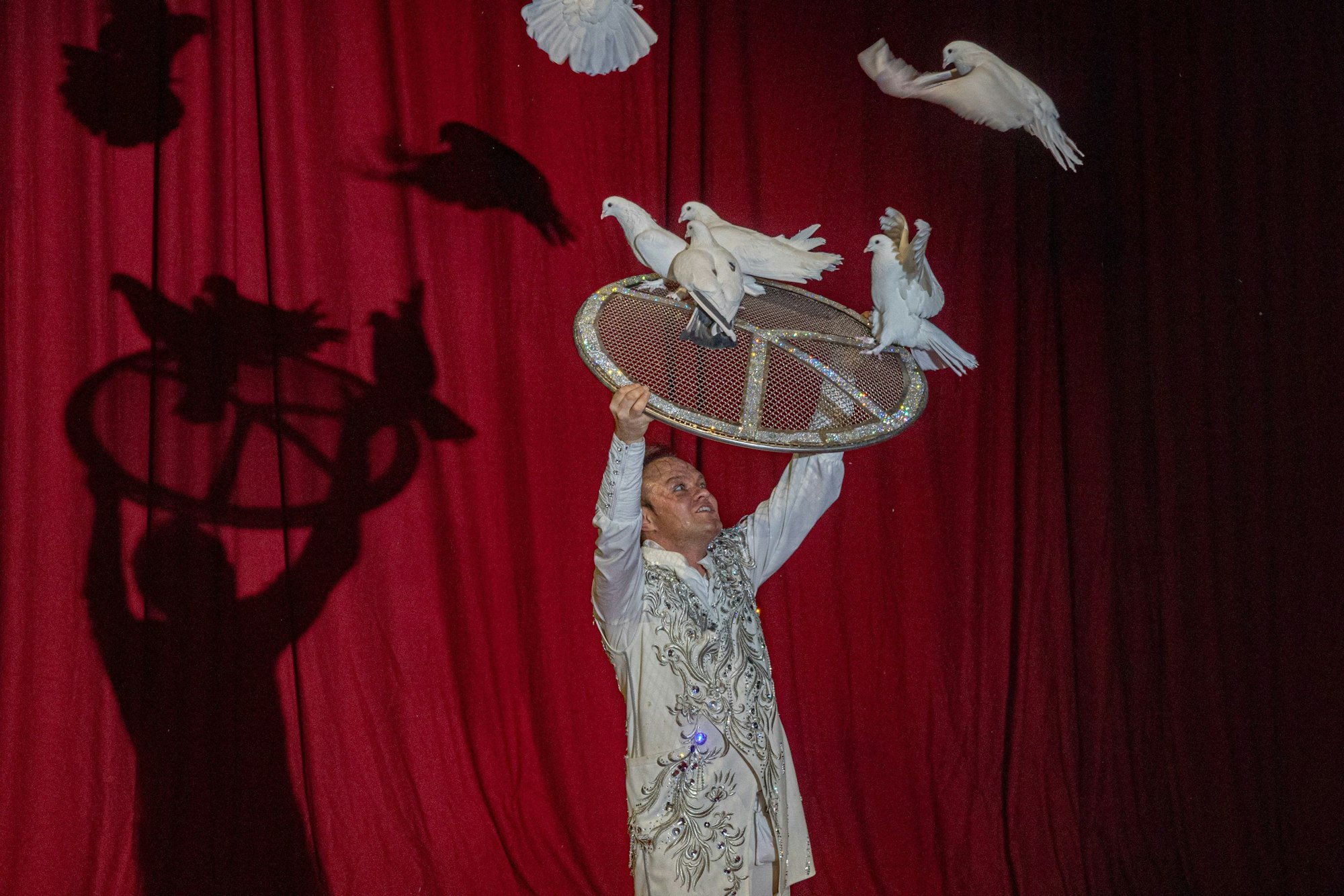 Weiße Tauben ließ Andrej Fjodorov fliegen.