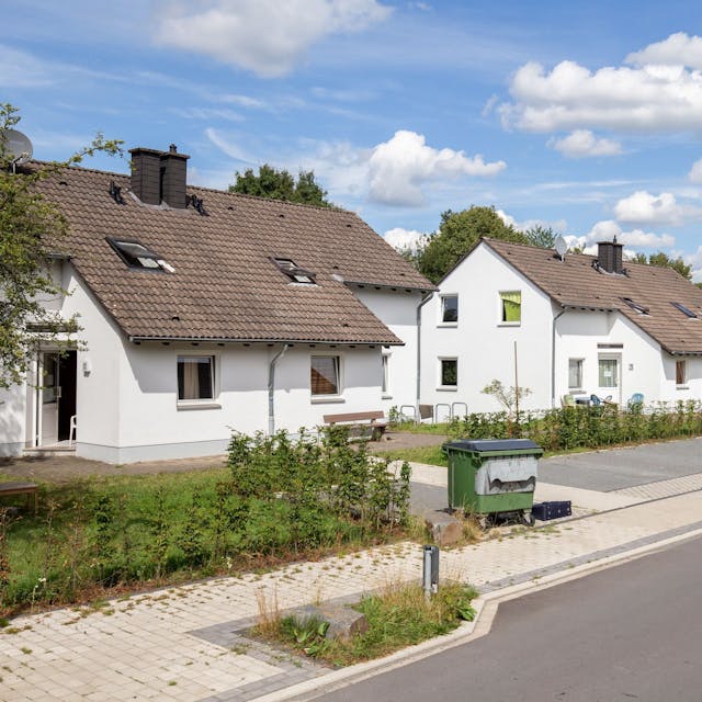Am Aspenweg im Stadtteil Hermesdorf führt die Stadt Waldbröl eine Unterkunft für Geflüchtete. Diese soll durch den Ankauf einer neuen Immobilie noch in diesem Jahr entlastet werden – sofern sich ein geeignetes Gebäude findet.