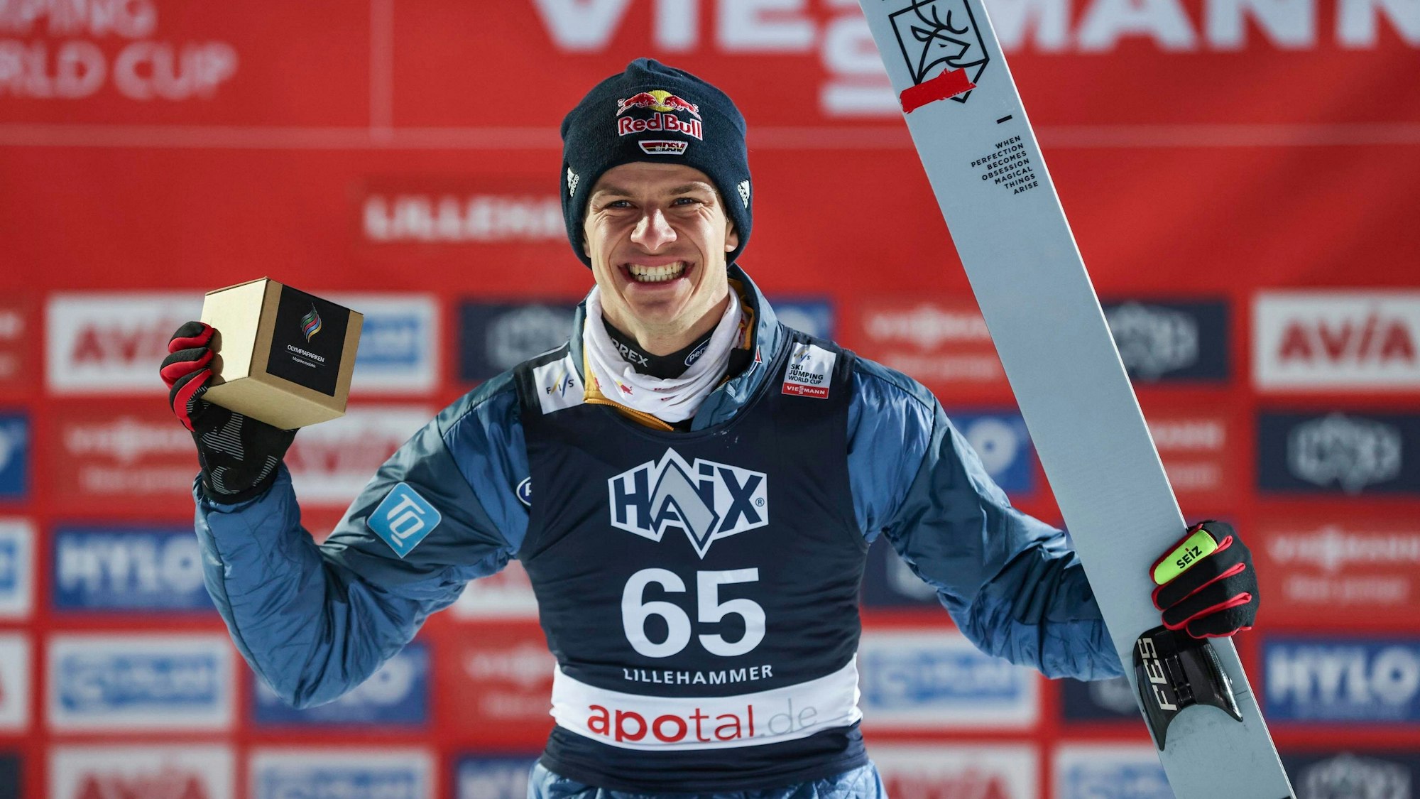 Andreas Wellinger freut sich über Rang zwei in Lillehammer.