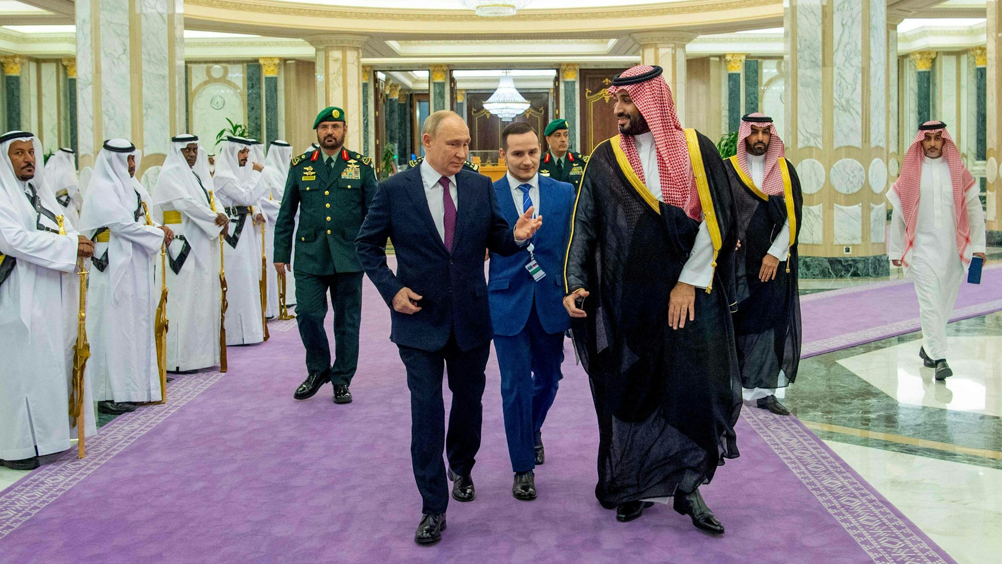Wladimir Putin zusammen mit Kronprinz Mohammed bin Salman in Riad.