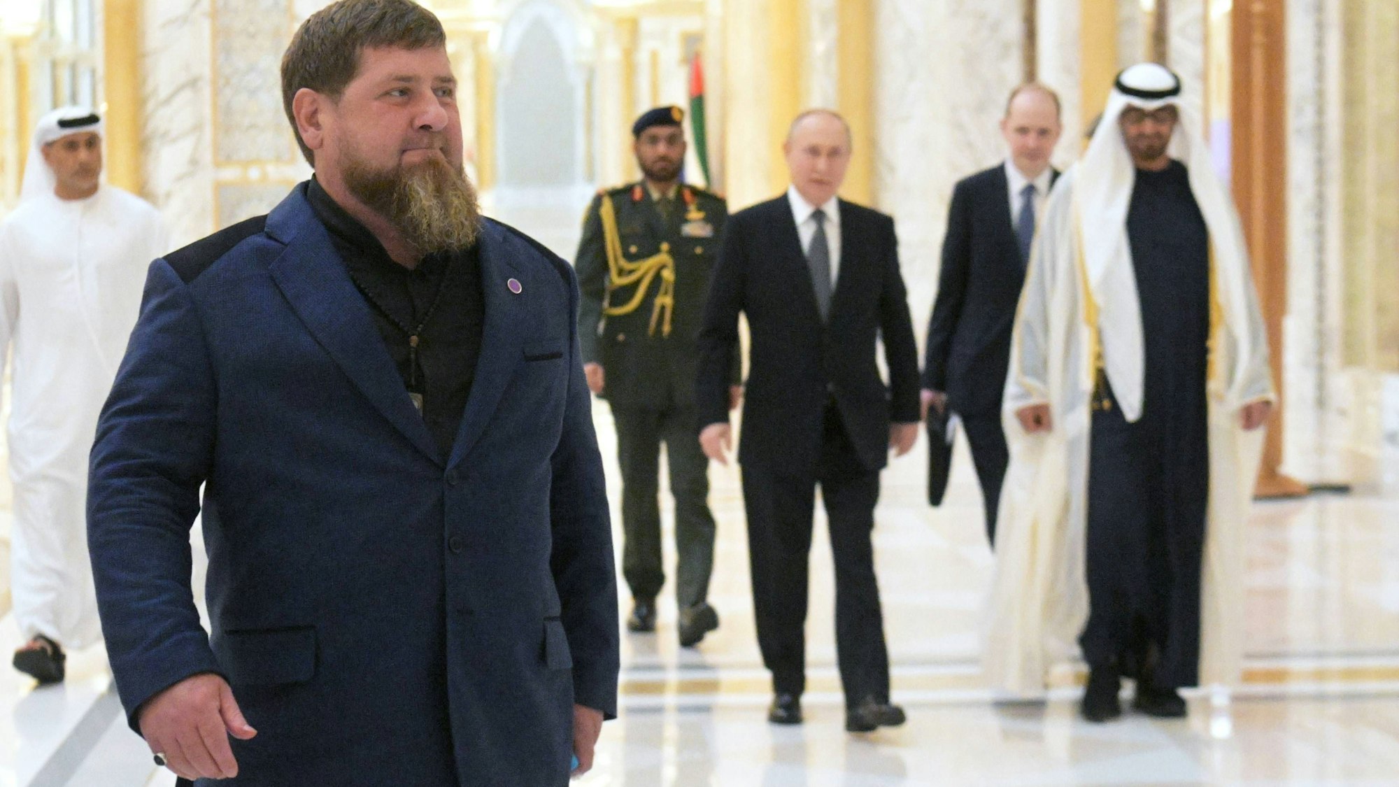 Tschetschenen-Führer Ramzan Kadyrow beim Empfang von Kremlchef Wladimir Putin in Abu Dhabi.