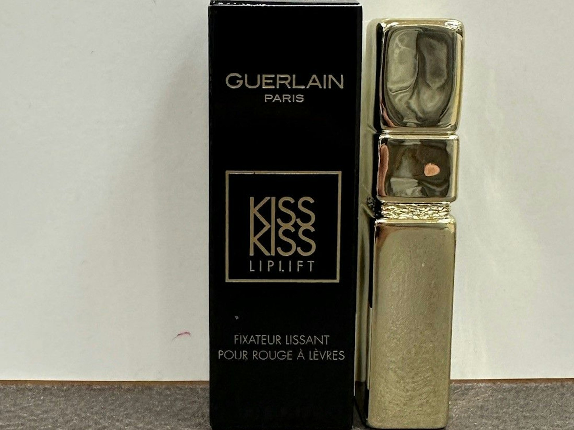 Guerlain „KissKiss Liplift“ (40 Euro). 