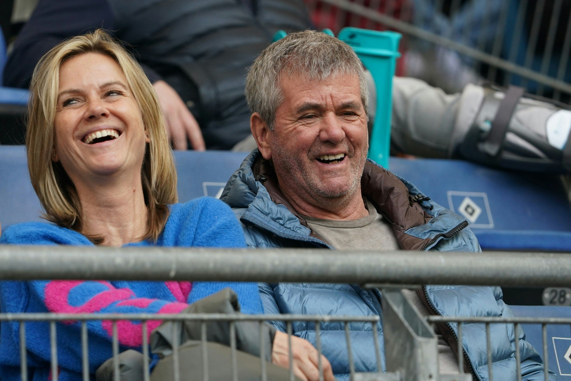 April 2023 im Volksparkstadion: Der ehemalige Bundesliga-Trainer Friedhelm Funkel mit seiner Ehefrau Anja.