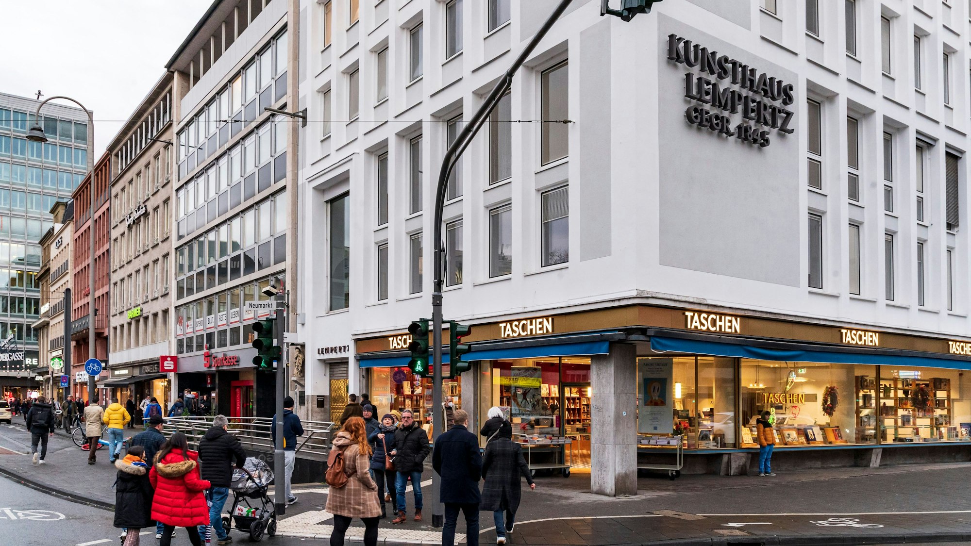 Ecke am Neumarkt, wo der Taschen-Verlag und das Kunsthaus Lempertz sitzen