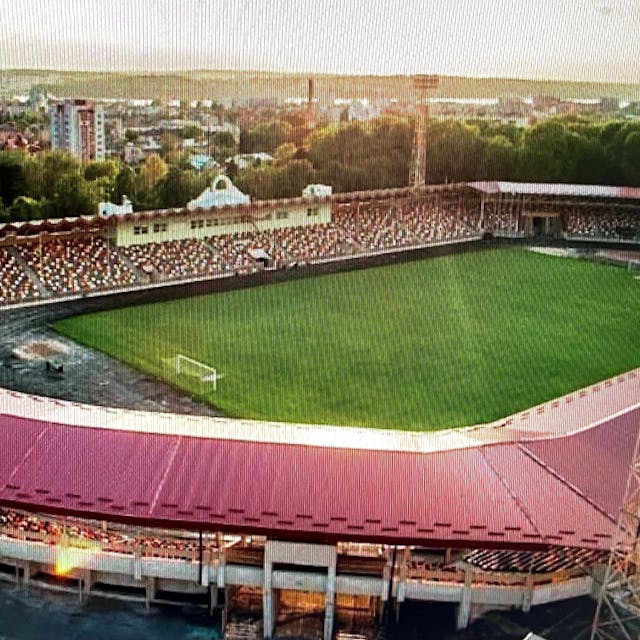 Ein Fußballstadion aus der Luft gesehen.