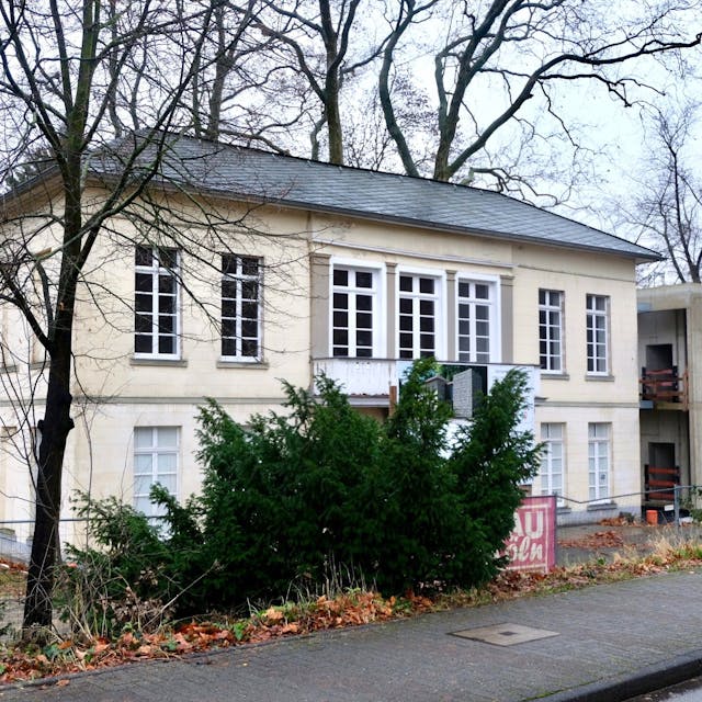Das historische Bahnhofsgebäude Belvedere in Müngersdorf.