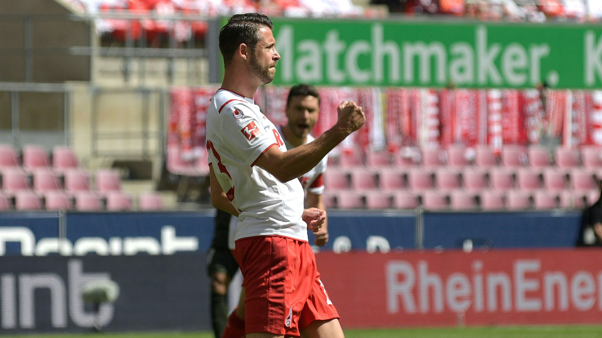 Mark Uth jubelt über ein Tor für den 1. FC Köln gegen Mainz 05.