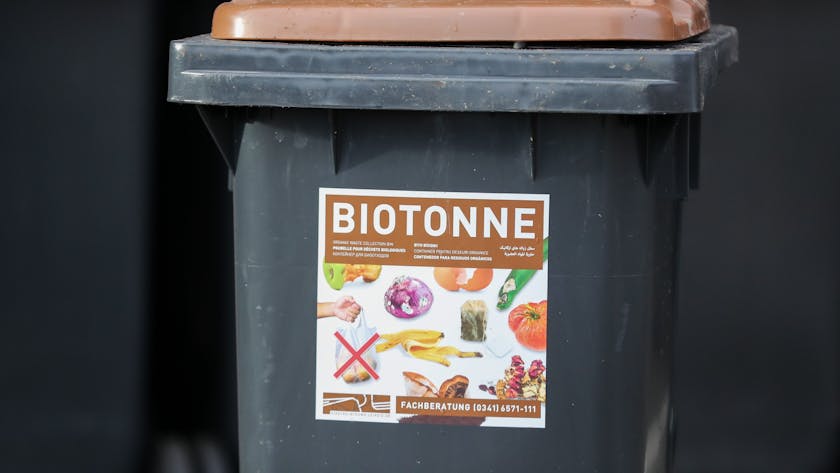Eine Biotonne.&nbsp;In Bickendorf und Buchforst läuft das Biotonne-Pilotprojekt der AWB. (Symbolbild)