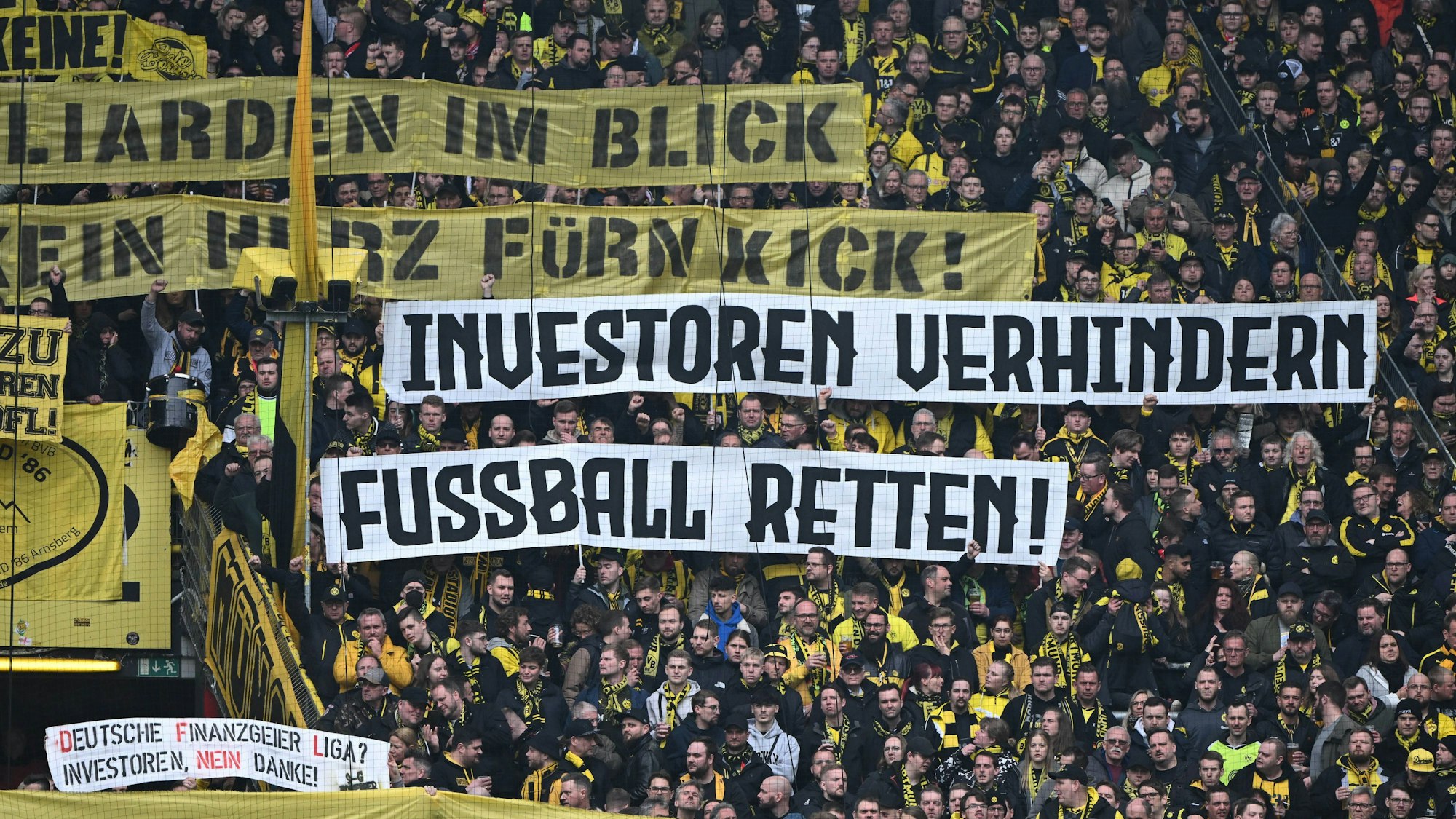Fan-Banner gegen Investoren in der Fußball-Bundesliga, hier beim Spiel zwischen Borussia Dortmund und Union Berlin.