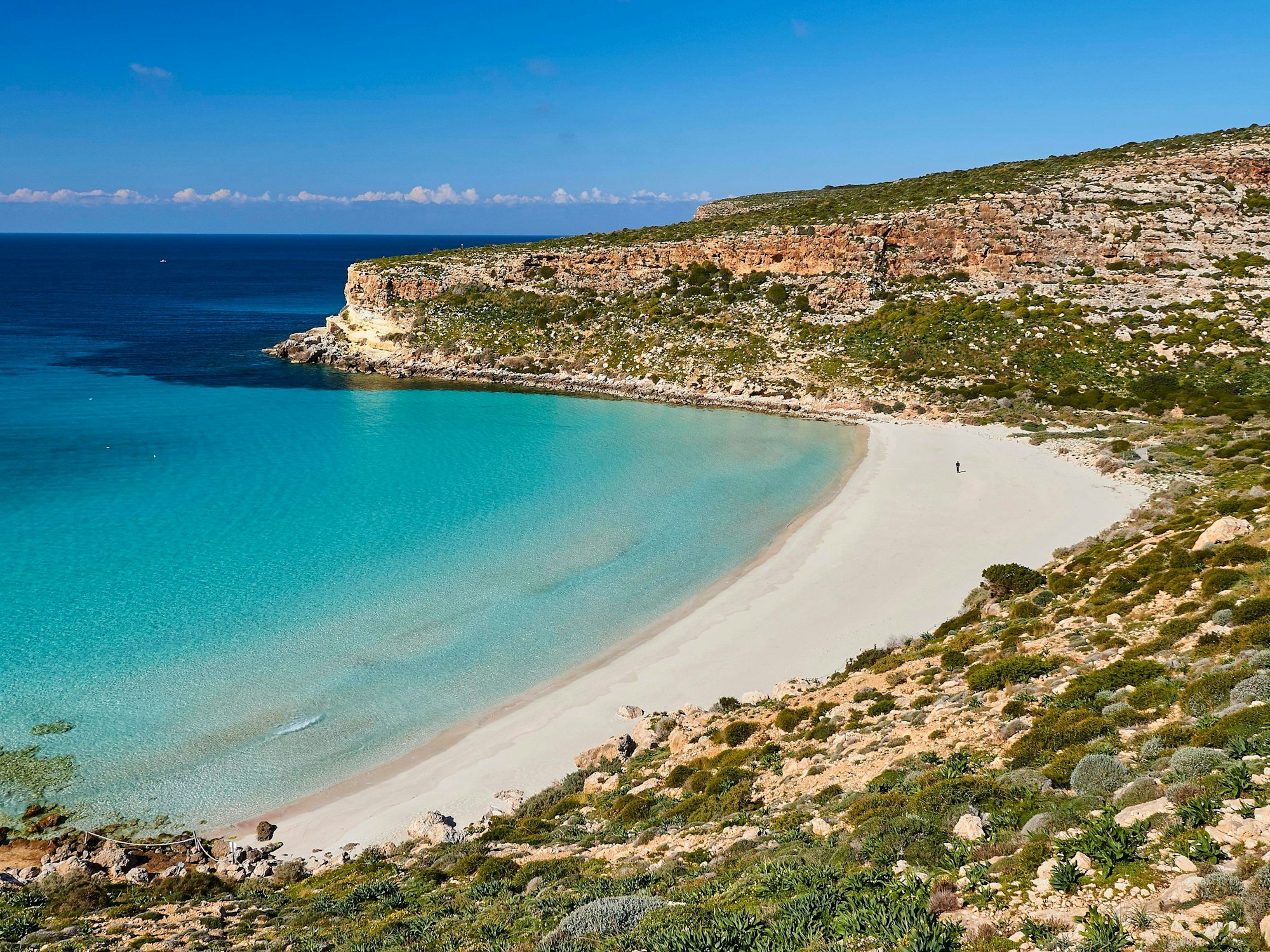Blick auf die Bucht von Spiaggia Dei Conigli auf der italienischen Insel Lampedusa, hier im Februar 2019.